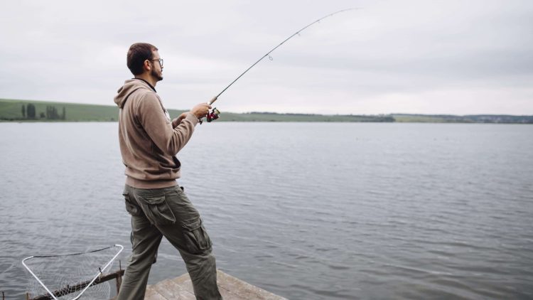 Kegiatan Memancing Menjadi Hobi Sebagian Lelaki