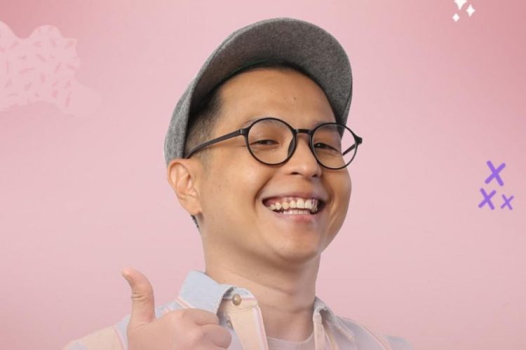 Seorang Komedian Ernest Prakasa Yang Juga Menjadi Produser