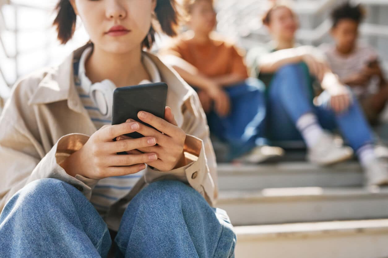 Lonjakan Konsultasi Psikologis Online Akibat Tekanan Sosial Media