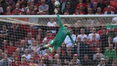 Kiper Modern: Lebih Dari Sekadar Penjaga Gawang