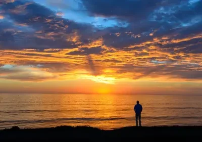 Sunset Catching: Tren Foto Senja Yang Bukan Cuma Soal Estetika