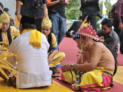 Tradisi Lokal Yang Hampir Punah: Upaya Pelestarian Era Modern