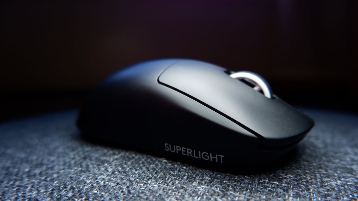 Logitech Superlight: Mouse Gaming Ultra Ringan