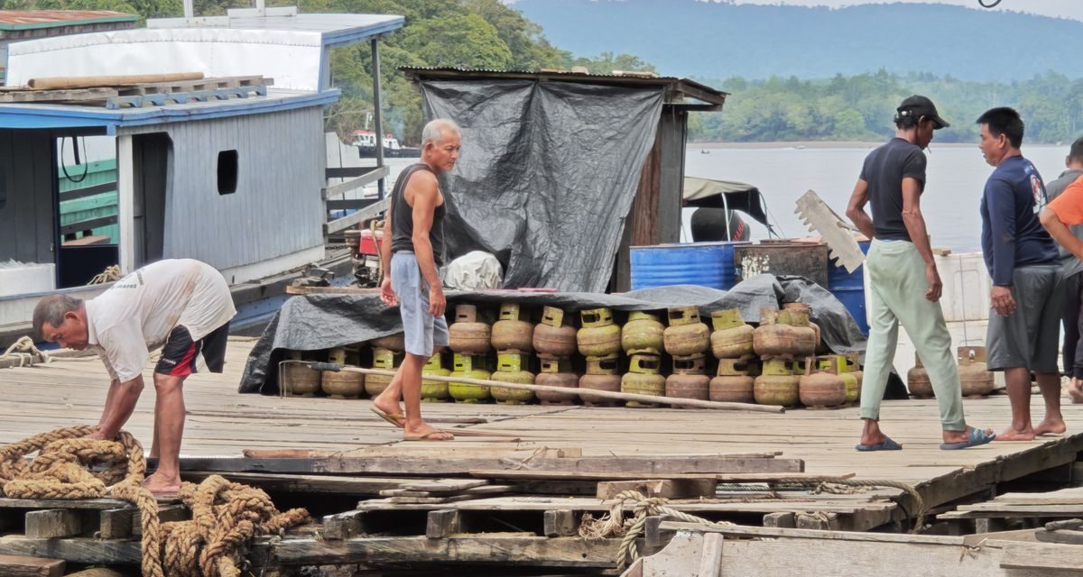 Warga Mahulu Menjerit: BBM Langka, Harga Sembako Selangit!