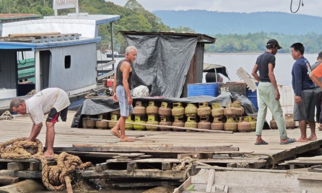 Warga Mahulu Menjerit: BBM Langka, Harga Sembako Selangit!