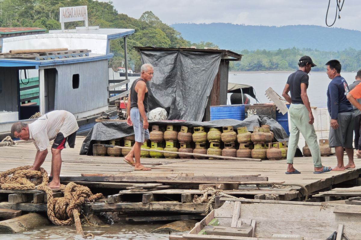 Warga Mahulu Menjerit: BBM Langka, Harga Sembako Selangit!