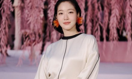 Cantik Parah! Intip Gaya Kim Go-eun Pakai Serba Krem Di Paris