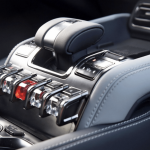 China “Haramkan” Mobil Tanpa Tombol Fisik, Ini Alasannya!