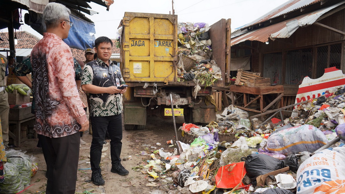Faktor Utama Penumpukan Sampah Di TPS Yang Kian Membludak