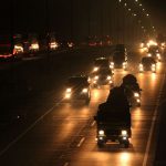 Jangan Asal Terjang! 3 Trik Aman Berkendara Malam-Malam