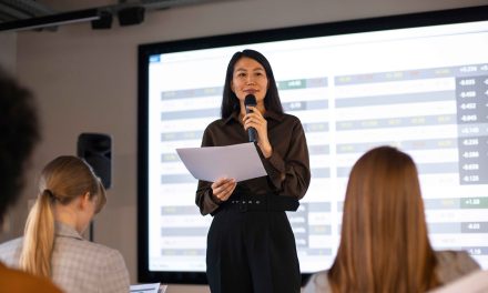 Biar Gak Gemetar, Ini Trik Simpel Lancar Public Speaking