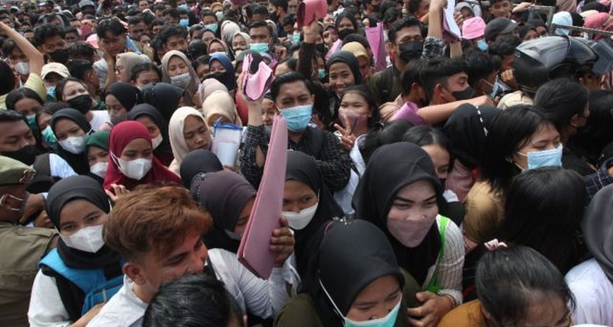 Realita Gen Z: Nyari Kerja Susah, Beban Hidup Makin Berat