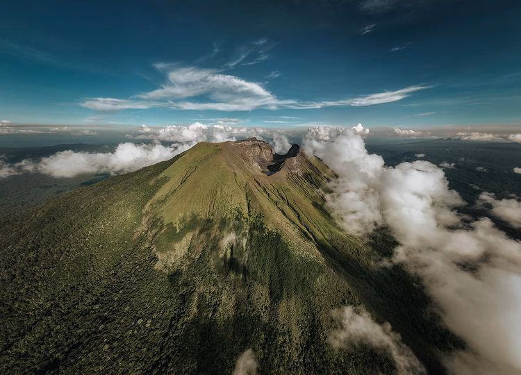 Magnet Gamkonora: Kenapa Pendaki Wajib Ke Puncak Ini?