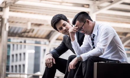Jangan Terkecoh! Ini 4 Beda Sikap Ramah Dan Grooming