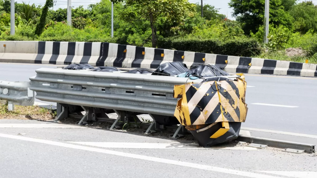 Nabrak Fasilitas Tol? Siap-Siap Bayar Ganti Ruginya!