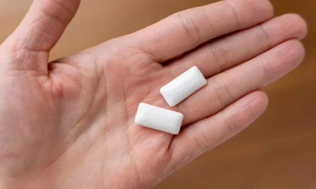 Proses Terlepasnya Mikroplastik Lewat Permen Karet